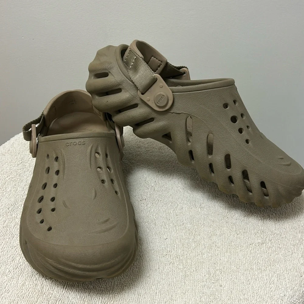 Crocs unisex Echo CHUCKY perforated Clogs mules water shoes w/ straps Size J4